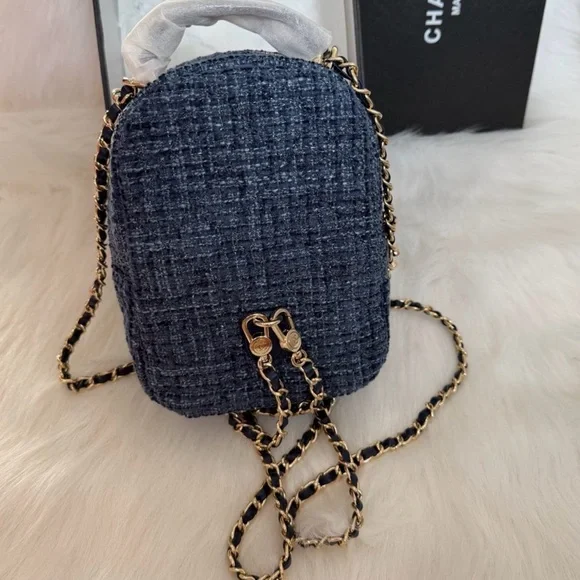 Chanel Beauty Makeup Bag Blue Tweed (5” x 7”)
(1 left in stock) - Picture 2 of 3